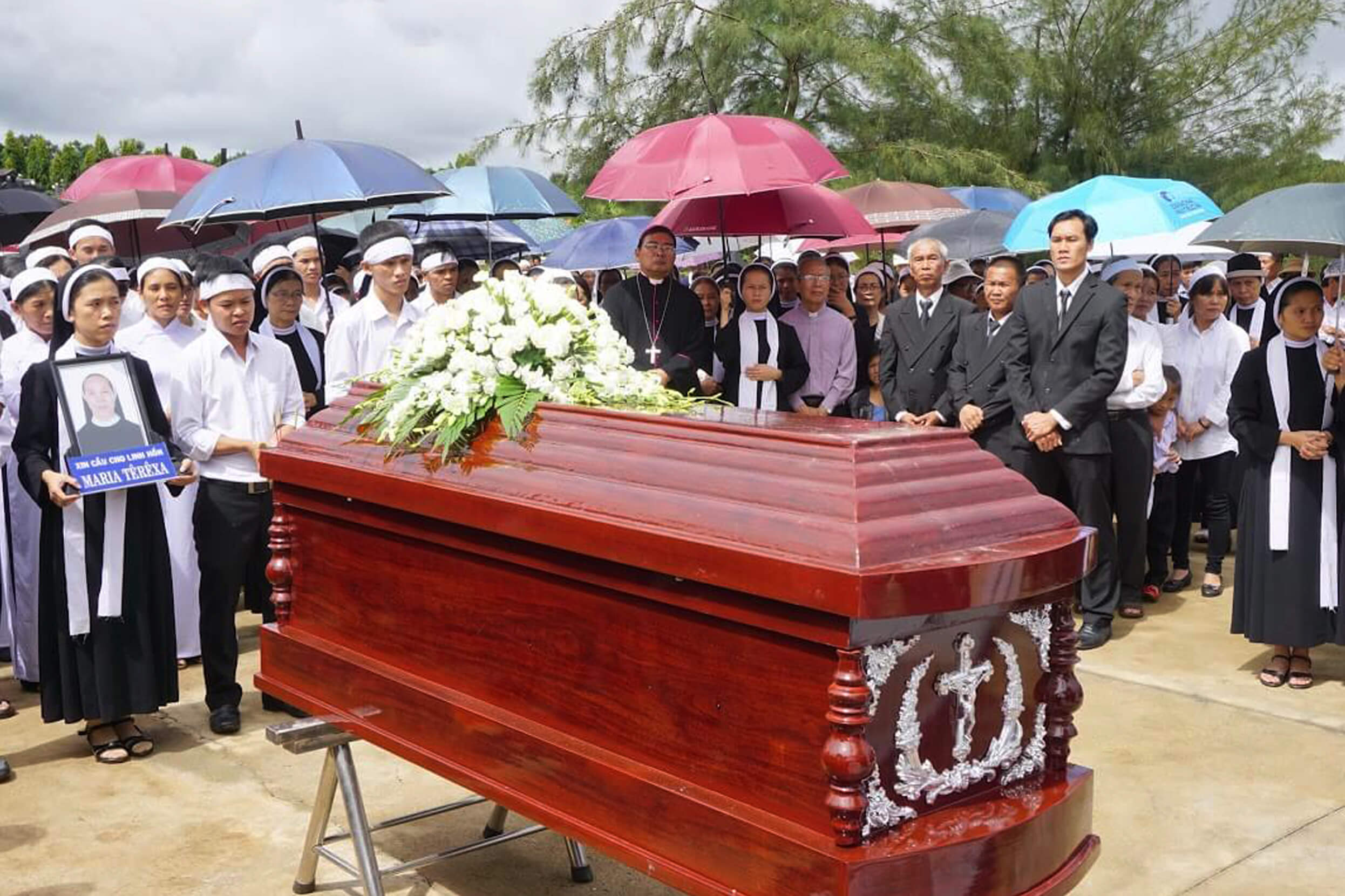 Những điều nên tránh khi viếng đám tang Công Giáo